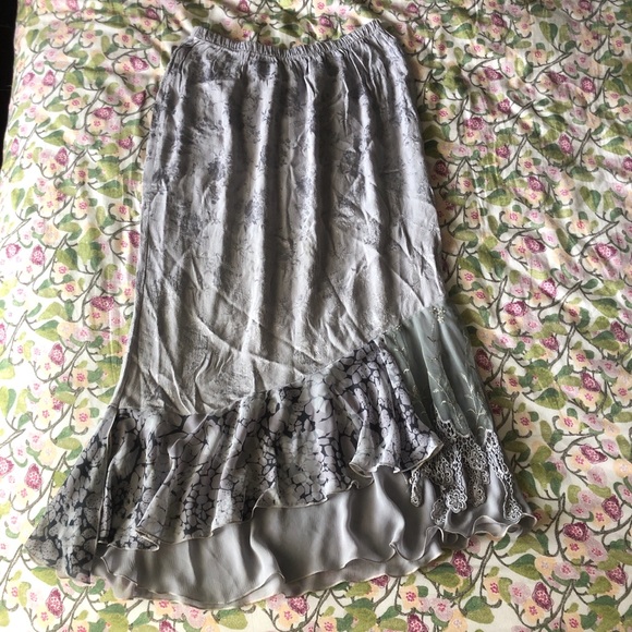 Vintage 90s Grey floral maxi asymmetrical ruffle tiered skirt - Picture 4 of 8